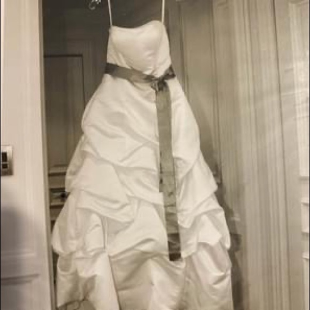 Wedding dress size 10 (fits like an 8)